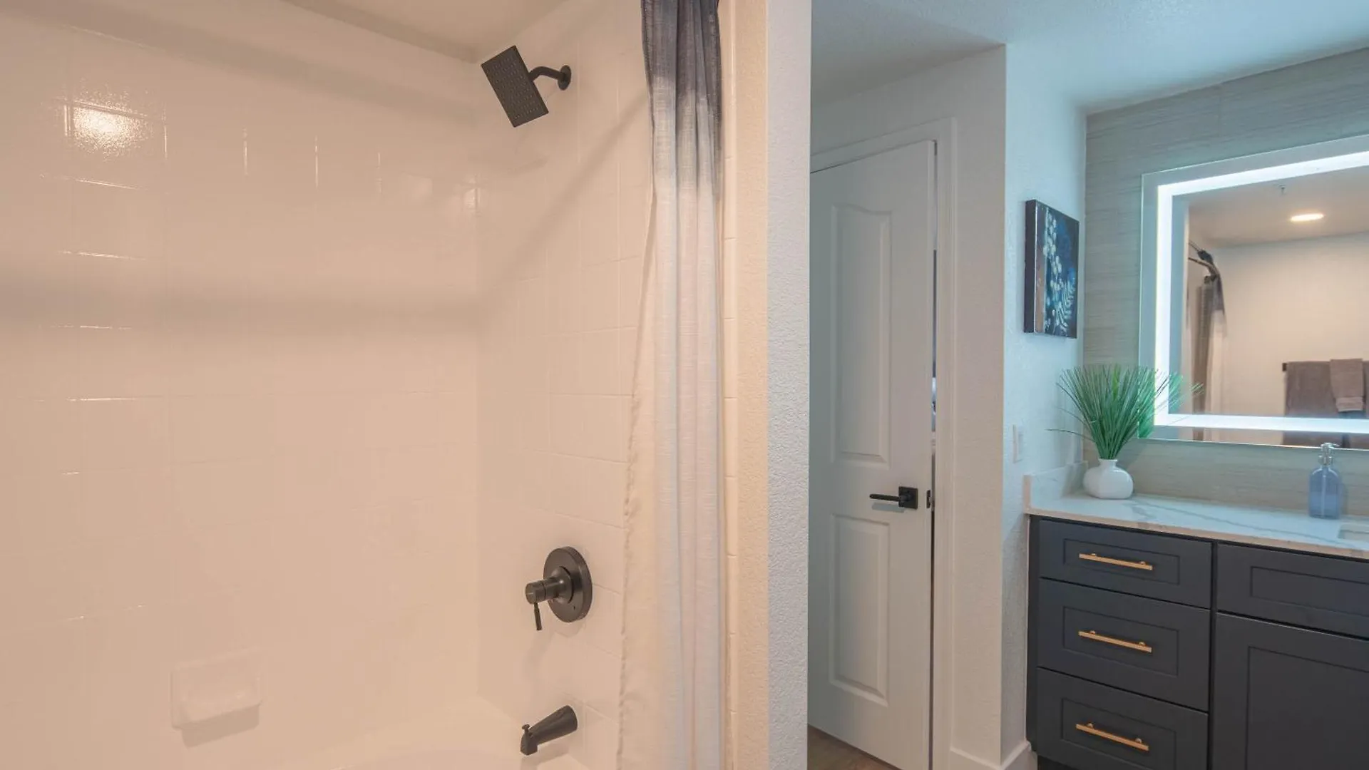 Exclusive-Walk To Golf, Shopping & Dining-King Bed N268 Daire Scottsdale ABD